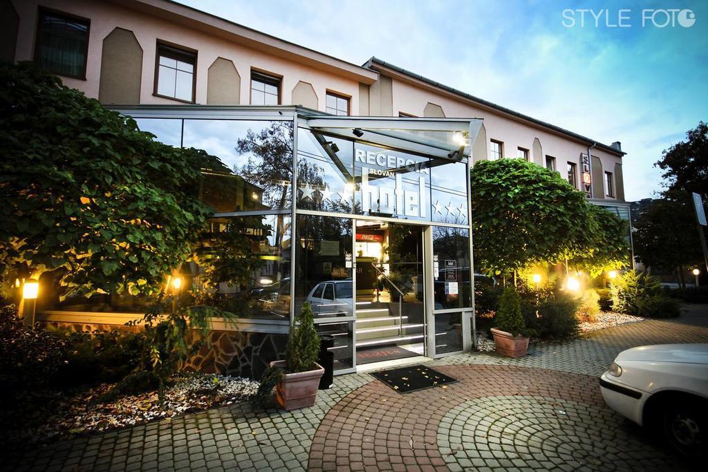 Hotel Slovan Lučenec Quarto foto